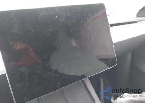 2025 Tesla Model Y Long Range Dual Motor All-Wheel Drive z USA, uszkodzony, nr VIN 7SAYGDEE0SA338433